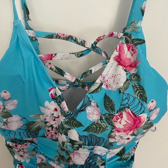 Cupshe 2x - Picture 2 of 3